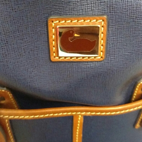 Dooney & Bourke - Picture 4 of 6